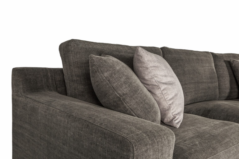 In picture: Como ATOJL detail. Fabric: Kiss 66.