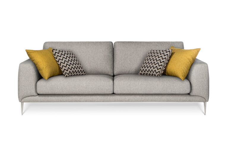 In picture: Lorenzo 3 LC with additional deco pillows. Fabric: Solution 60. Leg: 15, stainless steel.