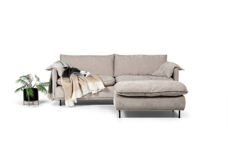 In picture: Alto 3 LC. Fabric: Diego 6002. Leg: 127, matteblack.