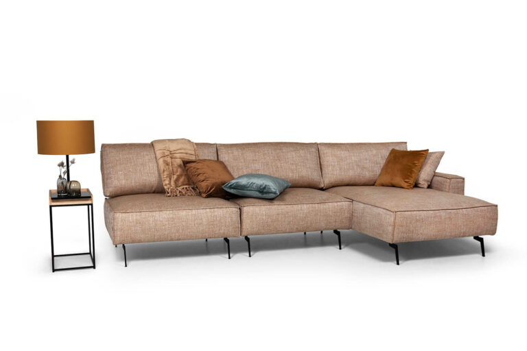 In picture: Invito 11DIVA. Fabric: Uralis 2085. Leg: 122, matteblack.