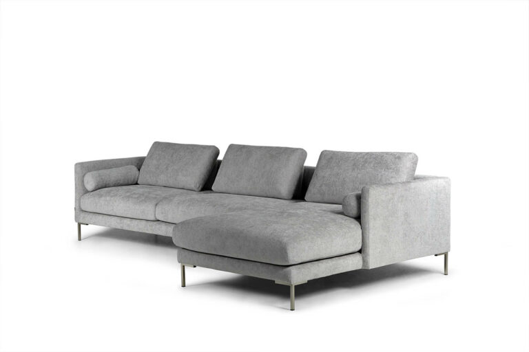 In picture: Bentley 3 DIV Right. Fabric: Next 167. Leg: 139, stainless steel.