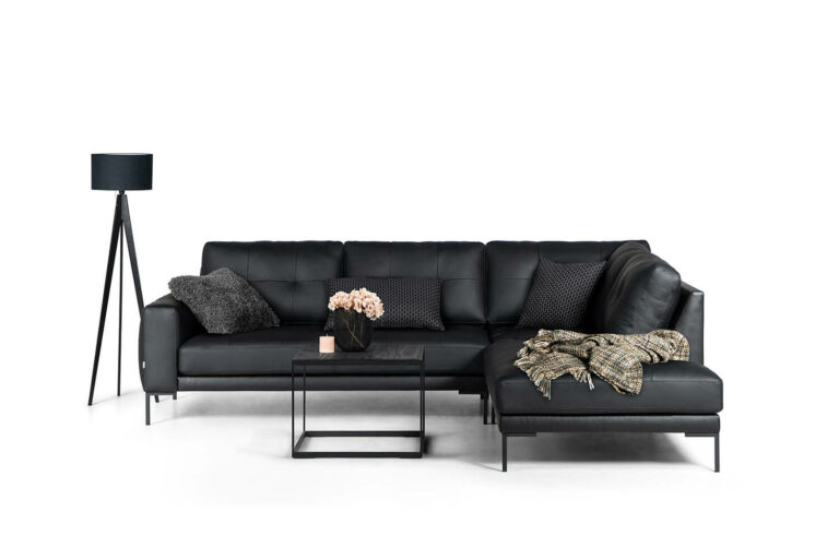 In picture: Rudolf Open End Right. Leather: Labrador 3001. Leg: 139, matte black.