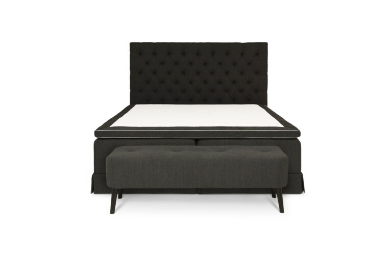 In picture: Single Classic bed with bedbench. Headboard: Windsor.