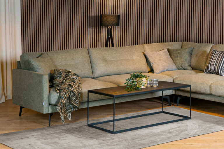 In picture: Showtime A3E2UA. Fabric: Ness 1206. Leg 122 matteblack.