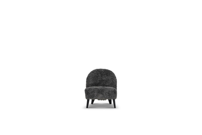 In picture: Rimini chair. Fabric: Snugs 768.