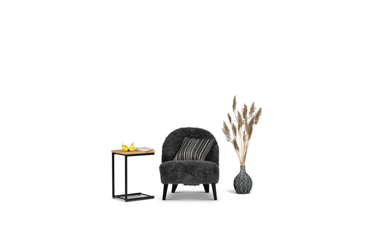 In picture: Rimini chair. Fabric: Snugs 768.