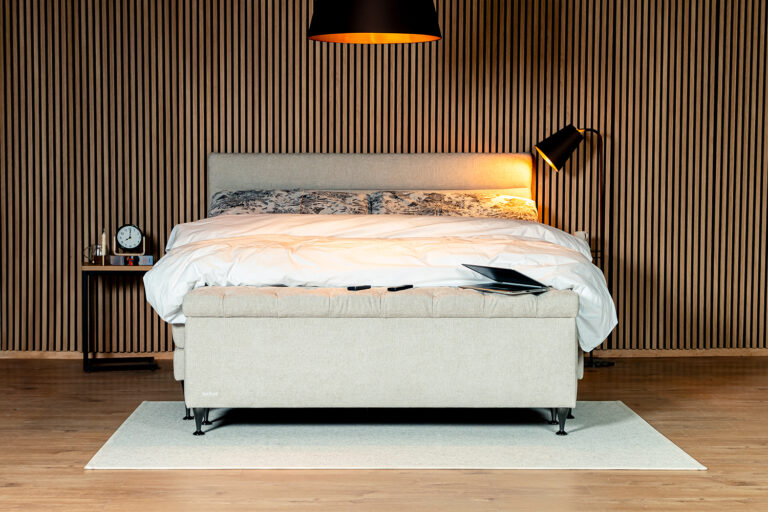In picture: Adjustable A20 bed 2x90x200cm. Top Mattress: Heaven. Headboard: Relax. Fabric: Next 105. Leg: 125.