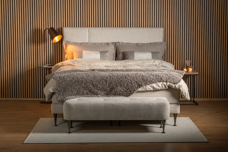 In picture: Adjustable Dream 2x90x210cm. Headboard: Zen. Fabric: Next 105. Leg: 125.