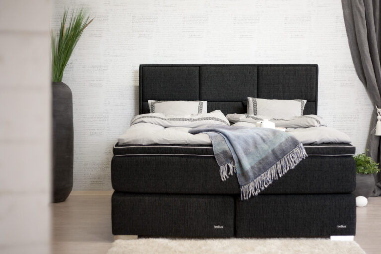 In picture: Continental Diamond. Fabric: Cortina 6099. Headboard: Diamond. Leg: 6, white